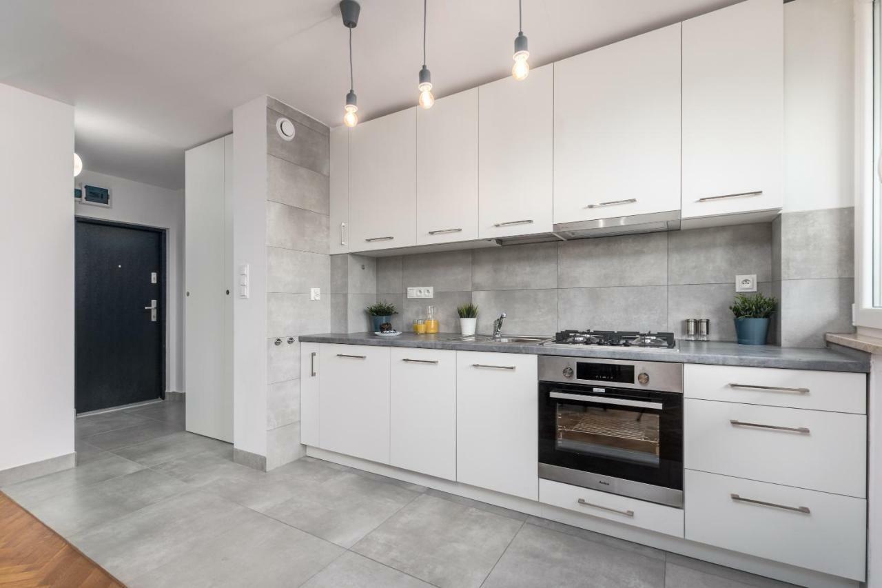 Apartaments Solec 79 By Noclegi Renters Варшава Экстерьер фото